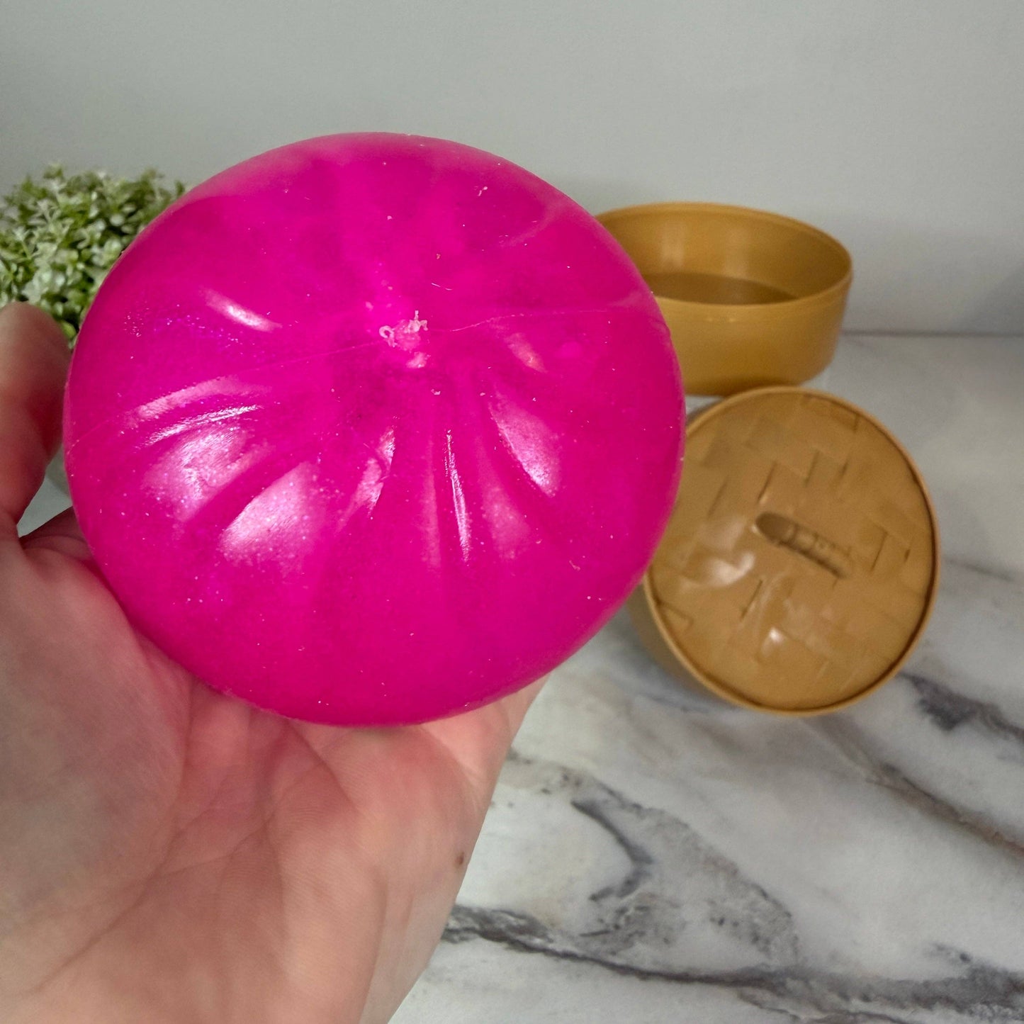Squishy Toy - Viral Dumpling, Neon Pink Glitter
